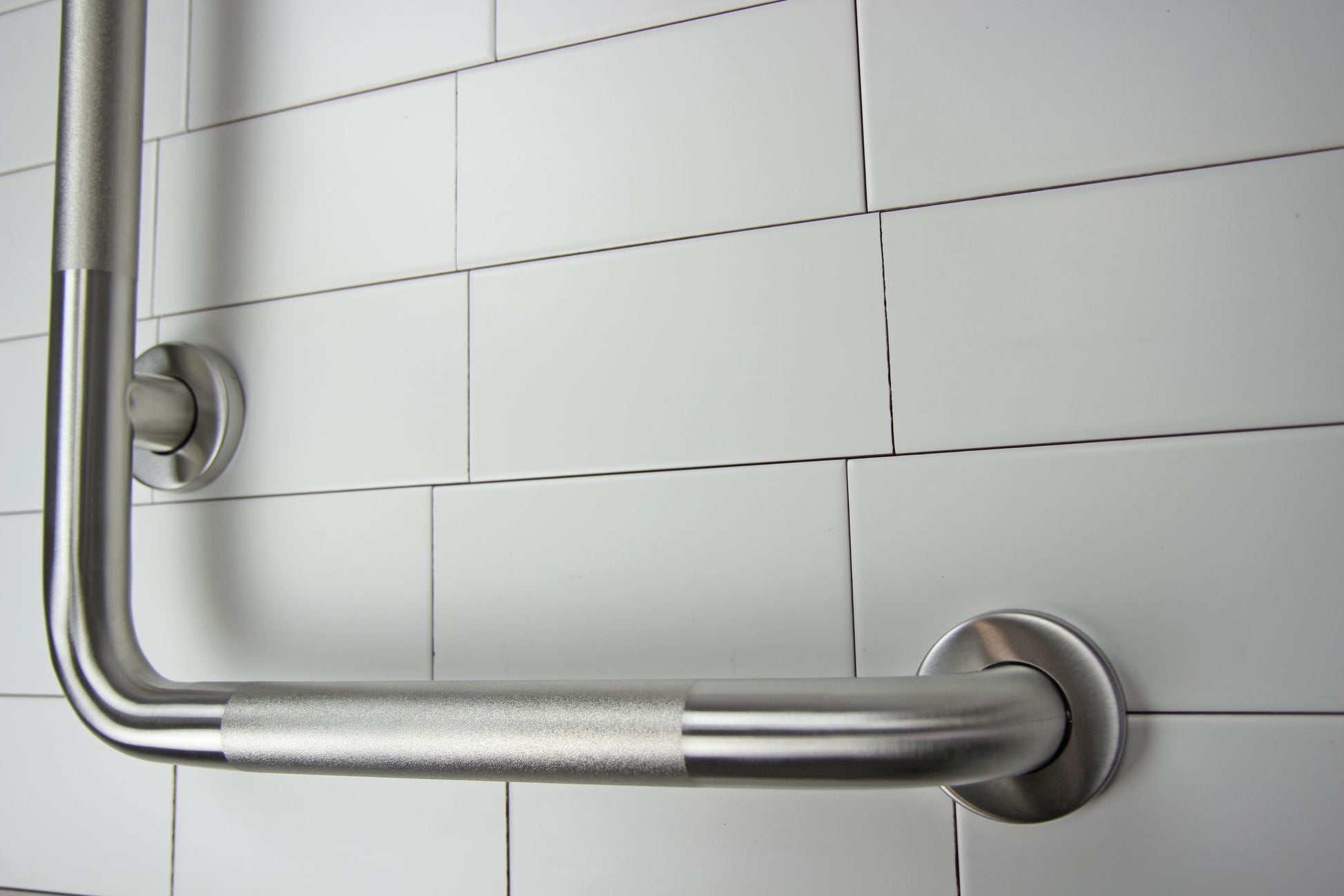 Frost 30"x30" Grab Bar wall view